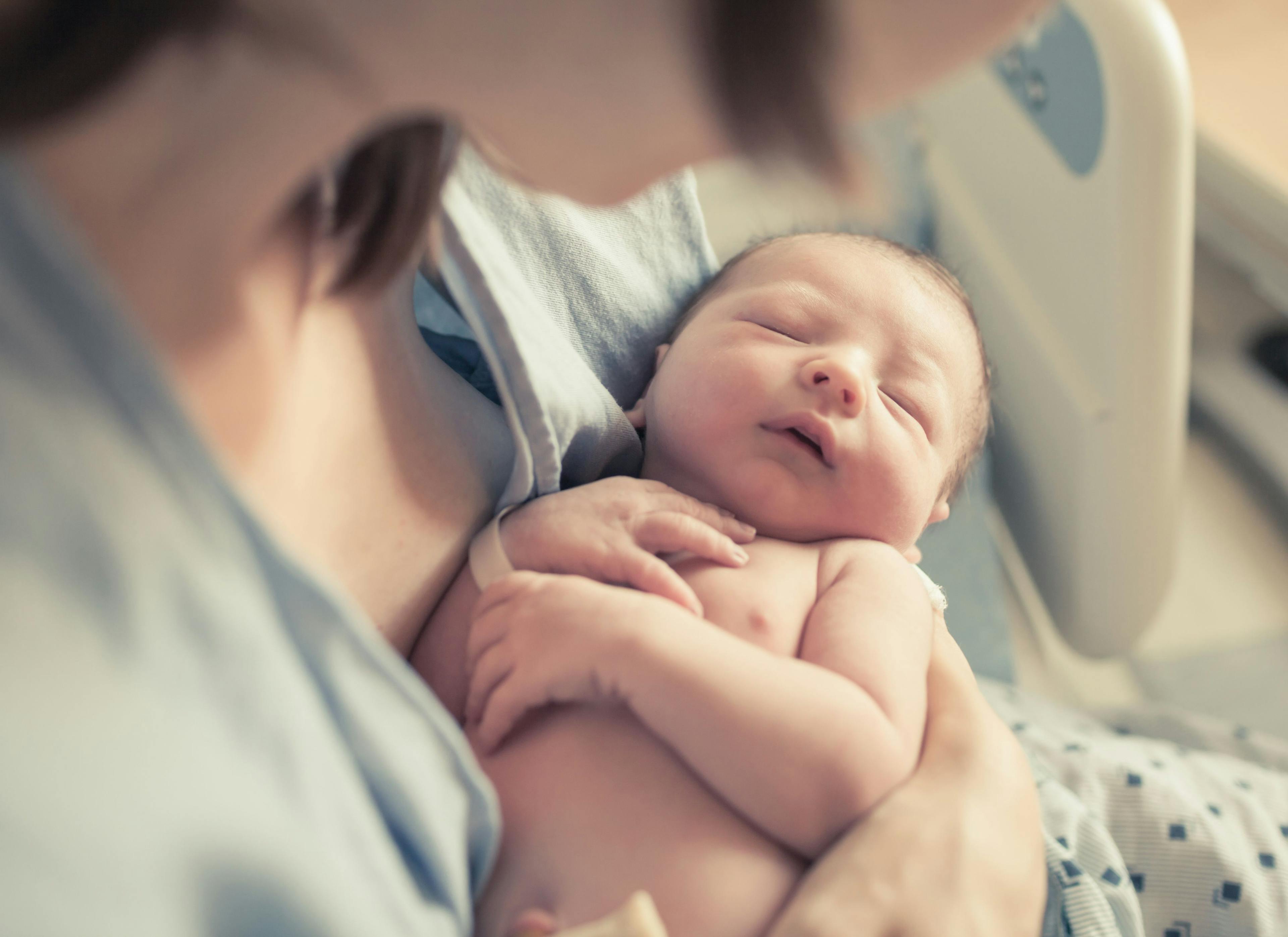 Dehydrated infant with fast breathing and sunken anterior fontanel | Image Credit: © kieferpix - © kieferpix - stock.adobe.com.