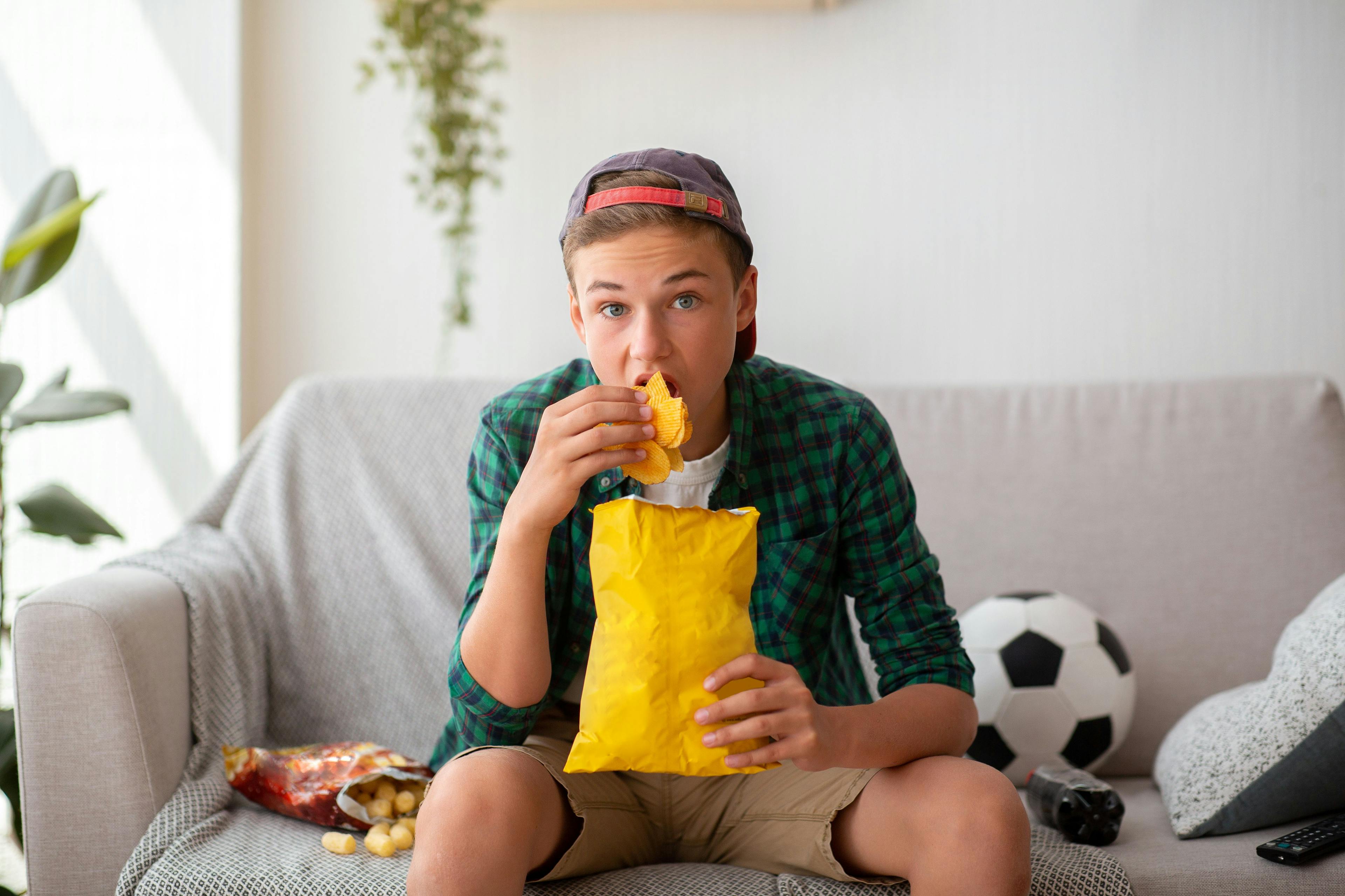 Teenager eating | Image Credit: © Prostock-studio - © Prostock-studio - stock.adobe.com.