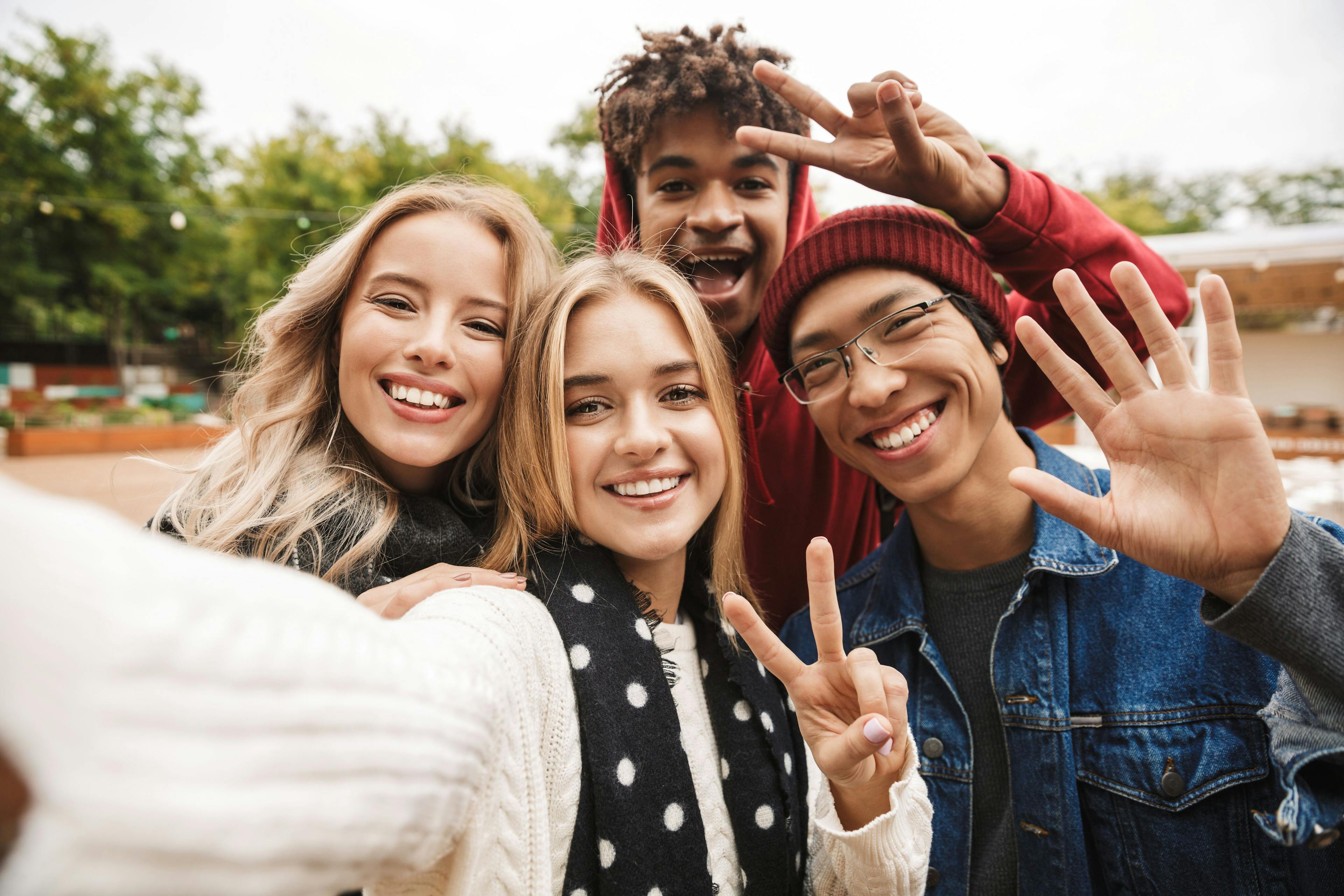 Group of cheerful multiethnic teenagers: © Drobot Dean - stock.adobe.com