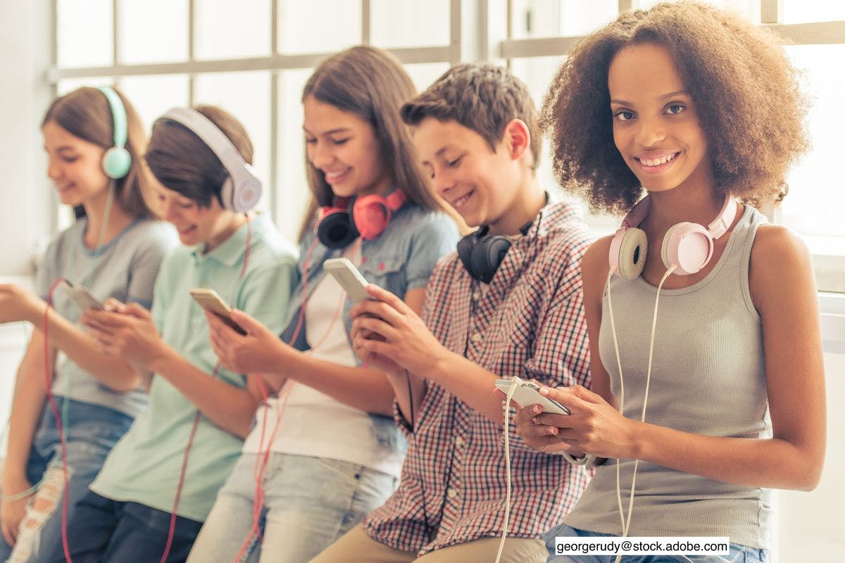teens listening to music