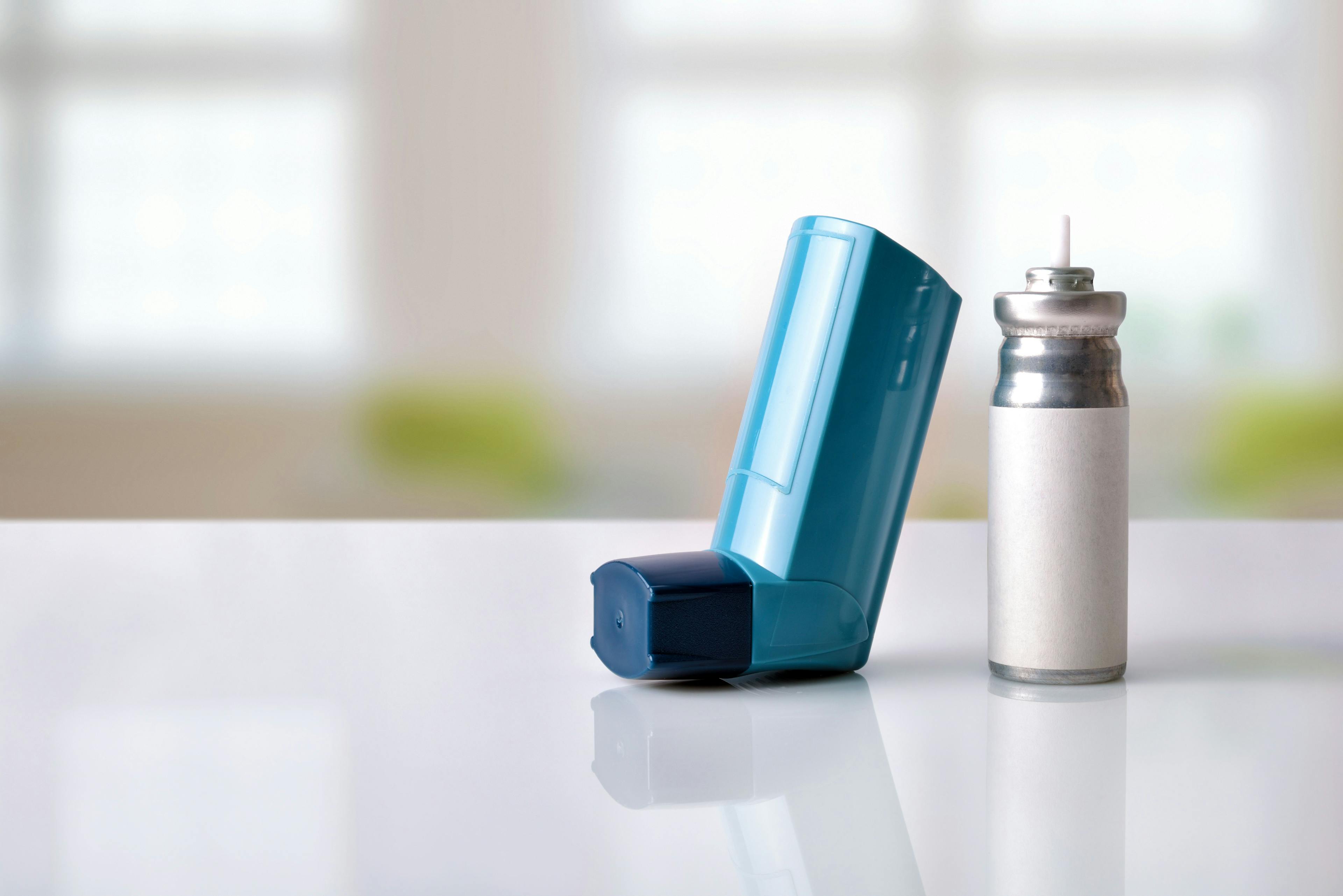 Asthma Inhaler: © Davizro Photography - stock.adobe.com