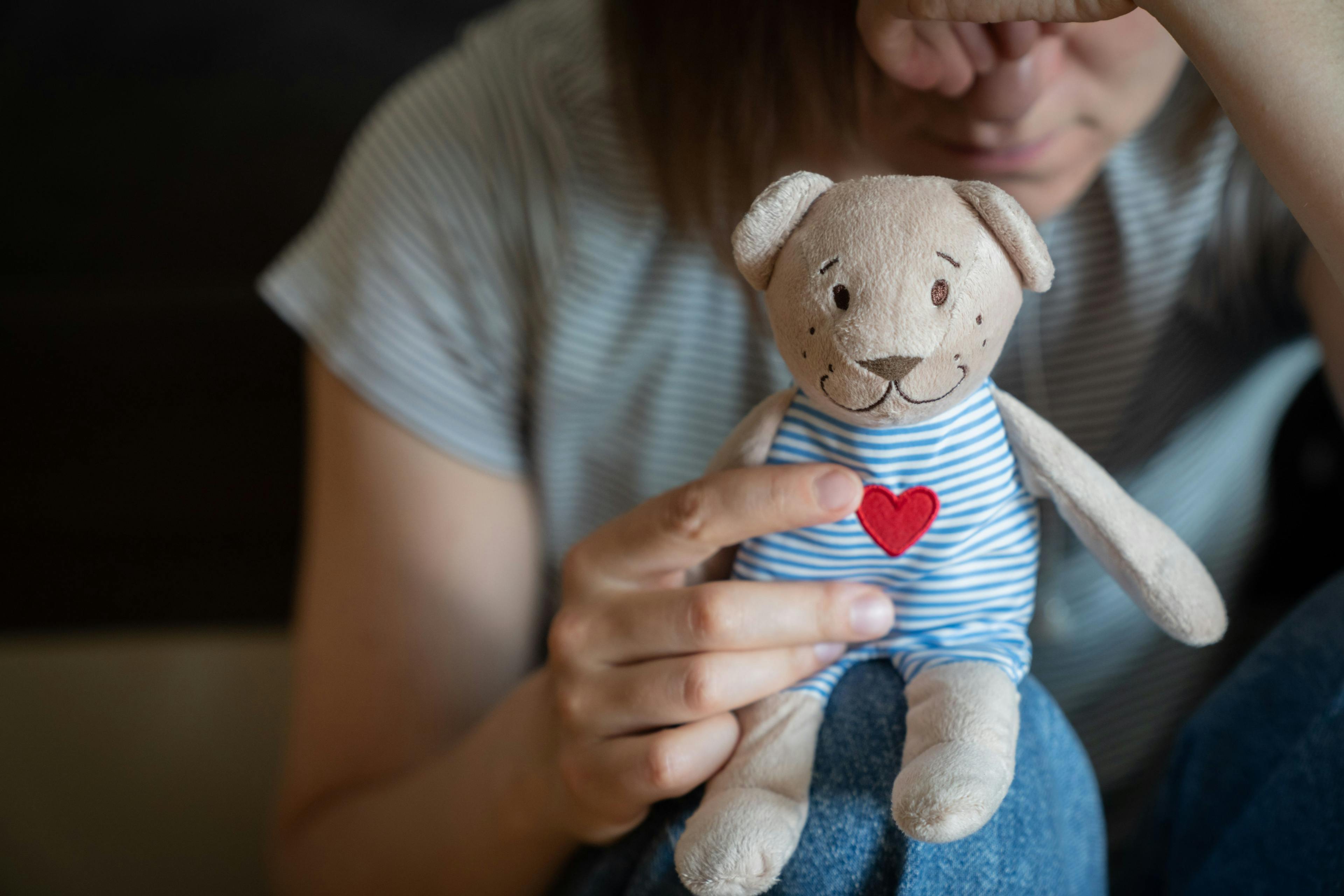 Pediatrician guidance on supporting a family after a child or adolescent death | Image Credit: © anaumenko - © anaumenko - stock.adobe.com.