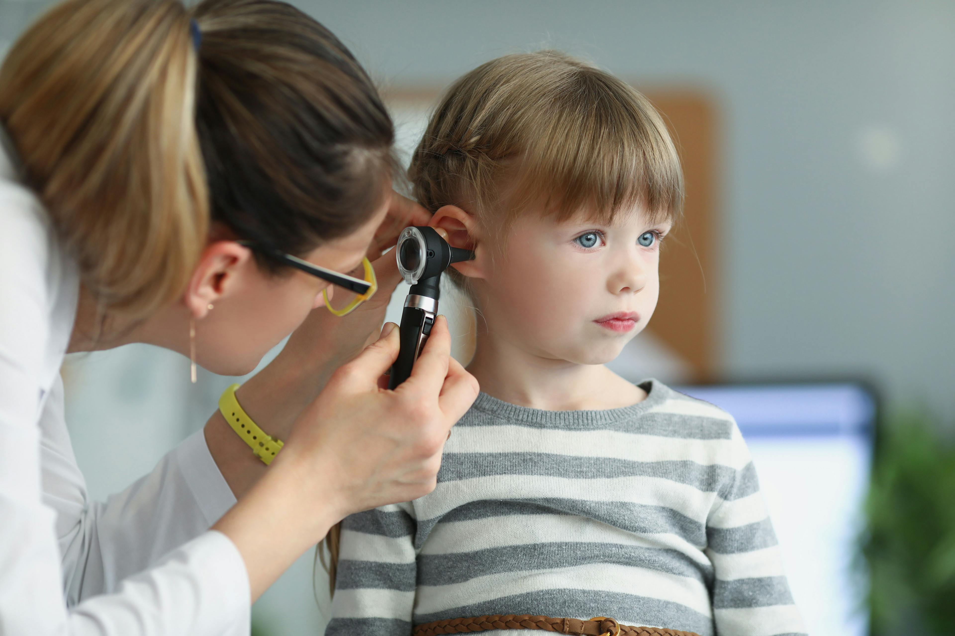 Female pediatrician looking at ear of little girl using otoscope in clinic: © H_Ko-stock.adobe.com