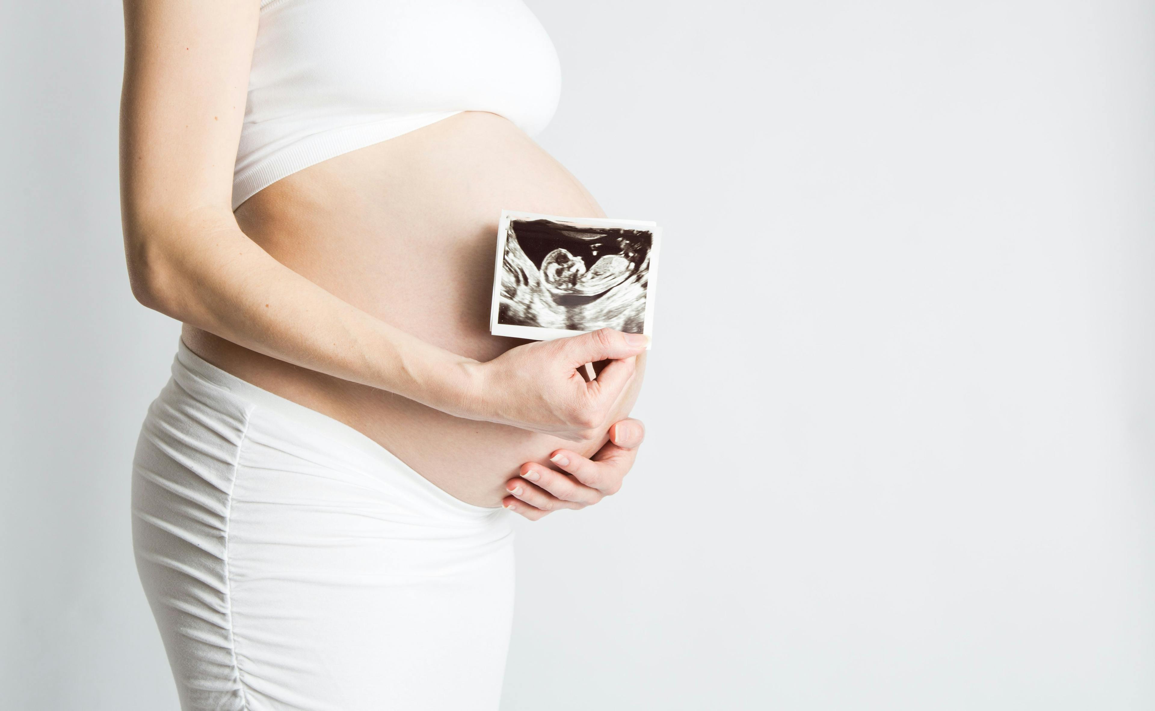 Pregnant woman with sonogram | Image Credit: © garytog - © garytog - stock.adobe.com.